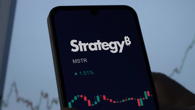 How Strategy Defied Bitcoin's 47% Meltdown: Saylor's New Chart Shows