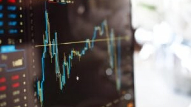 SOL Tests Pivot as Bulls Press Higher