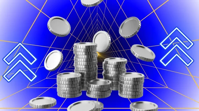 Investors Eye Altcoins as US M2 Money Supply Reaches Peak