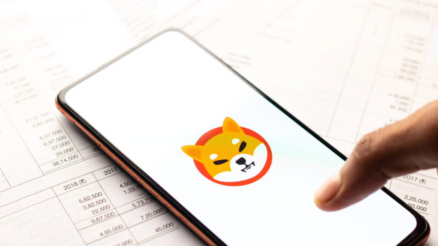 Shiba Inu Coin Activity Spikes 15% While Top Holders Pull Billions of SHIB off Exchanges