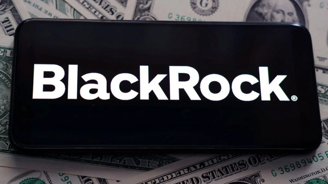 BlackRock Flags Bitcoin as 60/40 Strategy Weakens