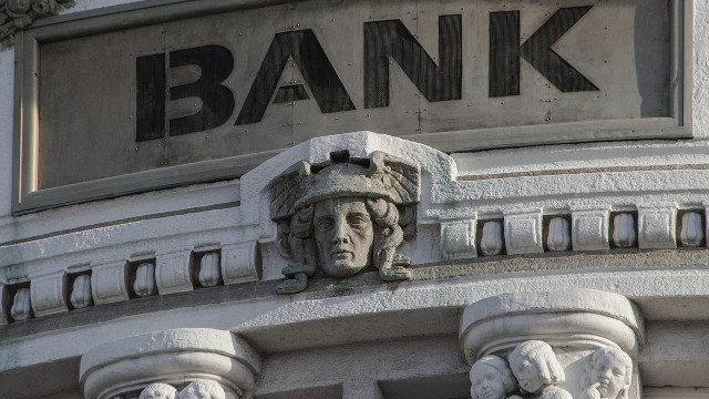 Banks Push to Block All Stablecoin Rewards as CLARITY Act Nears Senate Vote