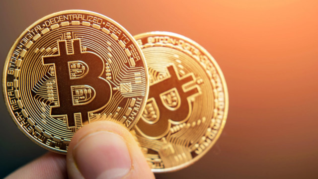 'Head & Shoulders' Pattern Appears on Bitcoin Price Chart: Why $67,200 Is Key Level to Watch Next