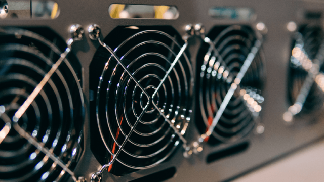 Zcash Hashrate Goes Vertical as $870 ZEC Price Wakes ASIC Giants