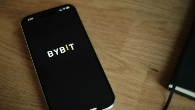 Bybit diz que está engajando o MAS de Cingapura após adição à Lista de Alerta de Investidores