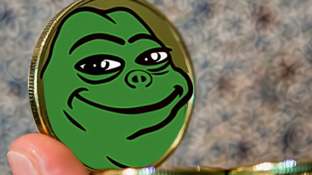 PEPE Price Analysis: Bears Tighten Grip as Price Slips Over 3% Toward $0.00000337