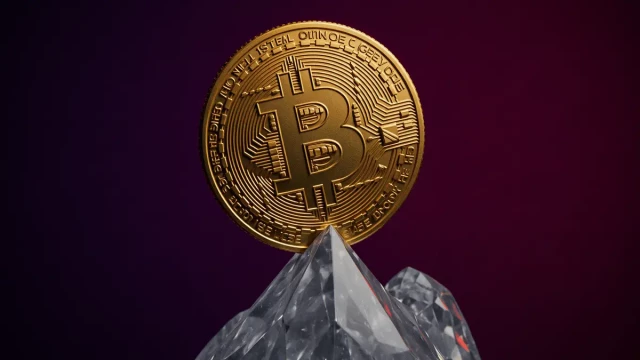 Прогноз цен на биткойны: BTC упал до $62 тыс., но длинные позиции растут — ловим падающий нож?