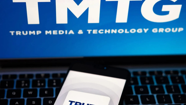 Trump Media Explores Truth Social Separation Amid $712M Crypto Portfolio Loss