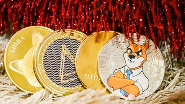 SHIB Price Prediction: Coiled at the Abyss — $0.00000589 Dream or $0.00000410 Nightmare by Month-End?